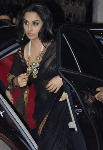 Anushka Sharma Hot Saree Stills, Sridevi Hot Saree, Kareena Kapoor Hot Saree, Deepika Padukone Hot Saree, Vidya Balan Hot Saree, Hansika Hot in Saree